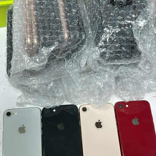 iPhone 8 reconditionnés, quatre couleurs — Reparmobil Paris 19 Jaurès