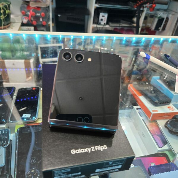 Samsung Galaxy Z Flip5 neuf en boutique — Reparmobil Paris 19 Jaurès
