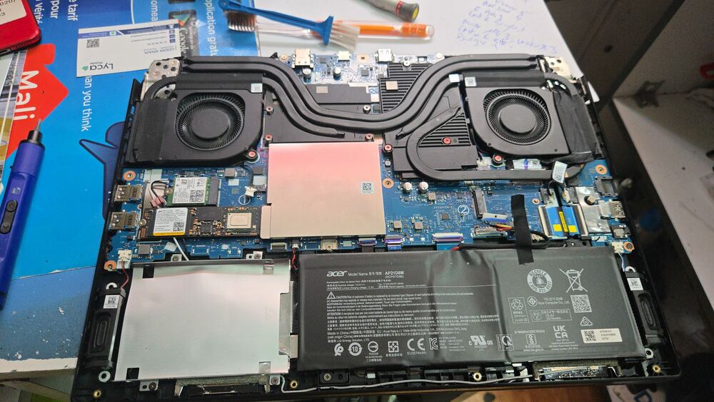 Le même PC portable Acer après nettoyage des ventilateurs à l'atelier Reparmobil